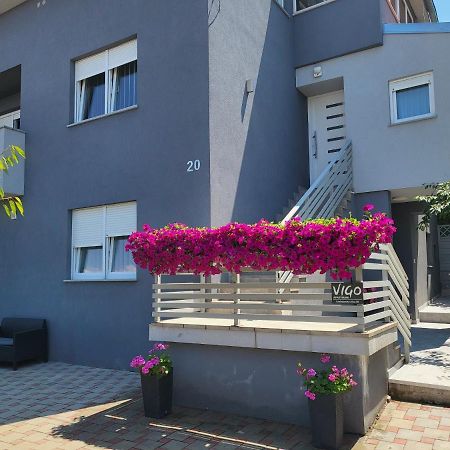 Vigo Apartman Пула Екстериор снимка