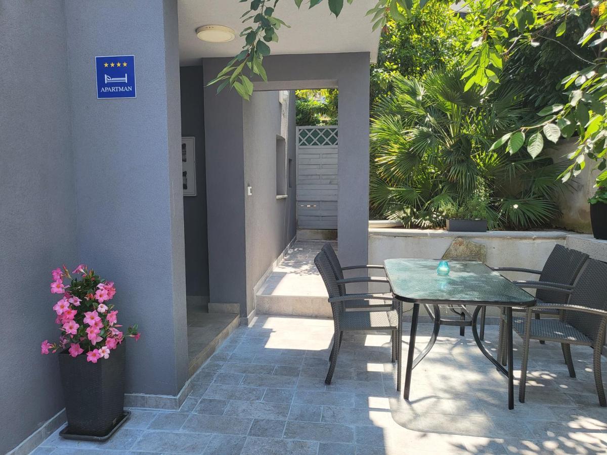 Vigo Apartman Пула Екстериор снимка