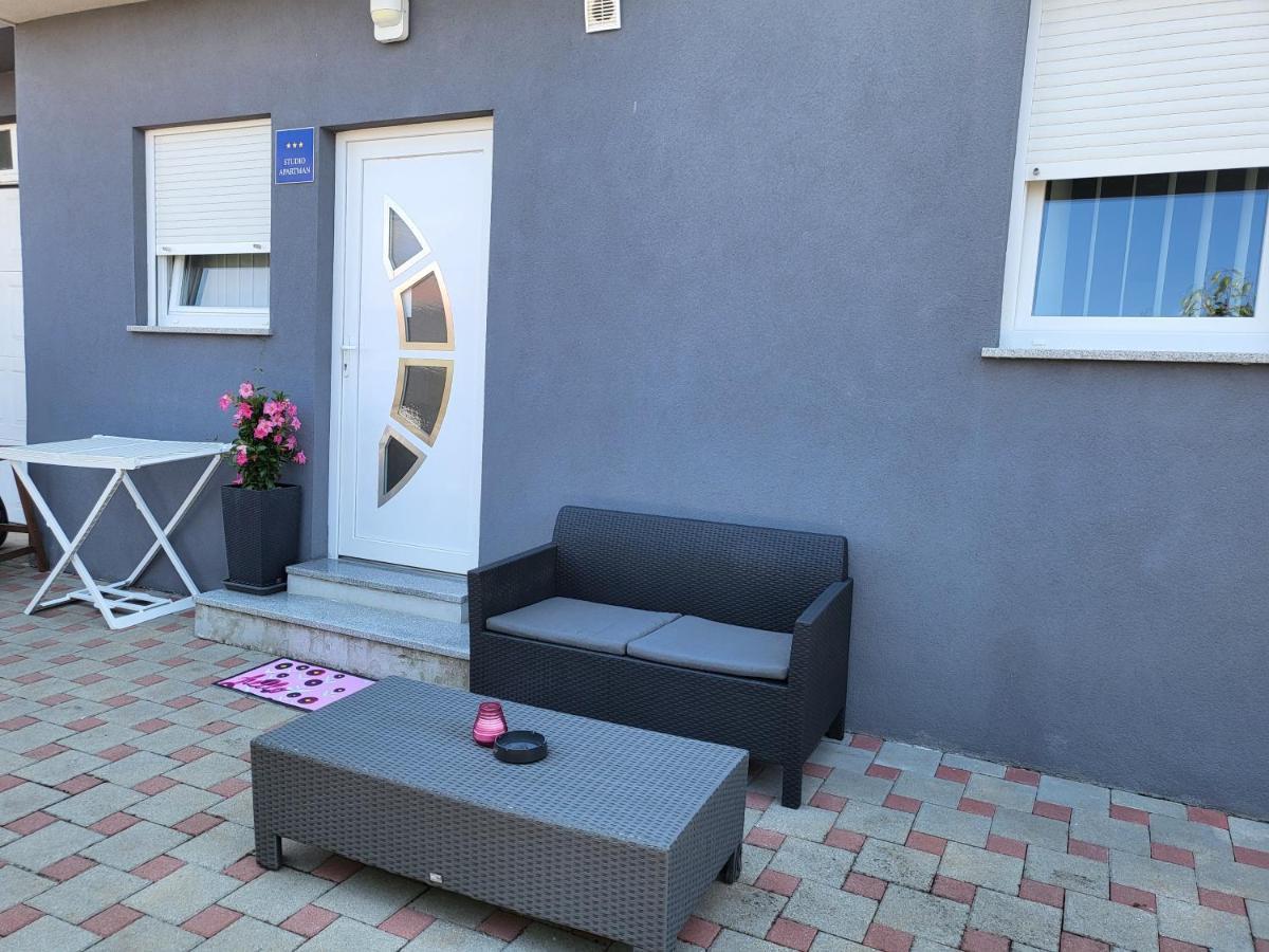 Vigo Apartman Пула Екстериор снимка