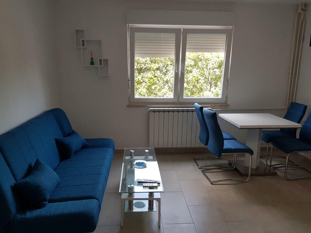Vigo Apartman Пула Екстериор снимка