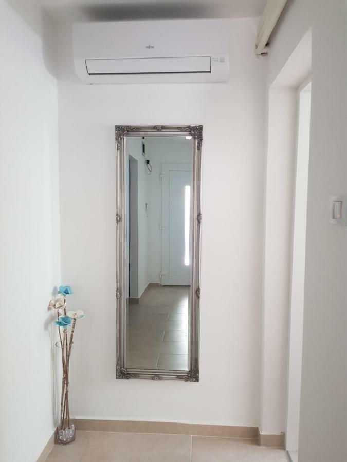 Vigo Apartman Пула Екстериор снимка